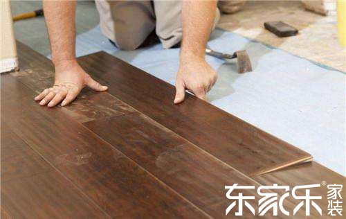 地板鋪貼一般在什么階段進行？